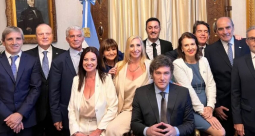 MILEI, PRESIDENTE POR DECRETO.