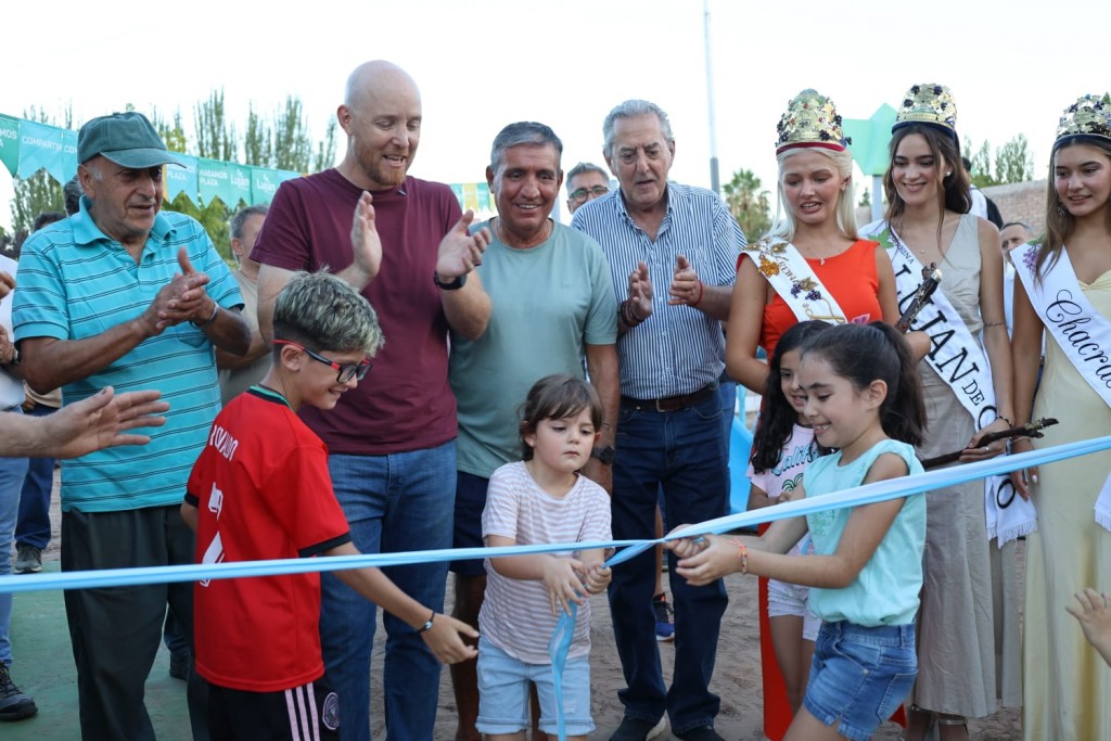 Allasino inauguró 3 nuevas plazas en Luján de Cuyo