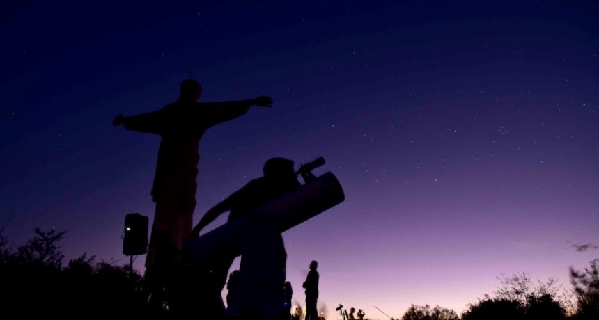 Dos propuestas turísticas nocturnas en Tupungato: Astroturismo y Senderismo de Luna llena