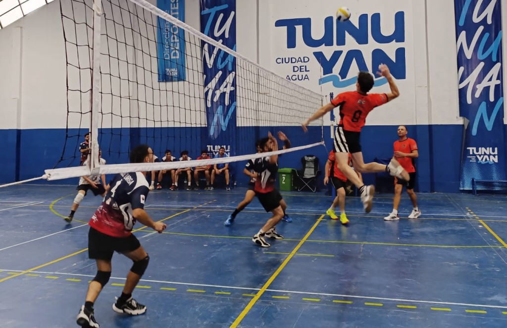 Copa Amistad en Tunuyán: Los locales recibieron a jugadores de Chile en la tercera edición del Torneo Binacional de Vóley