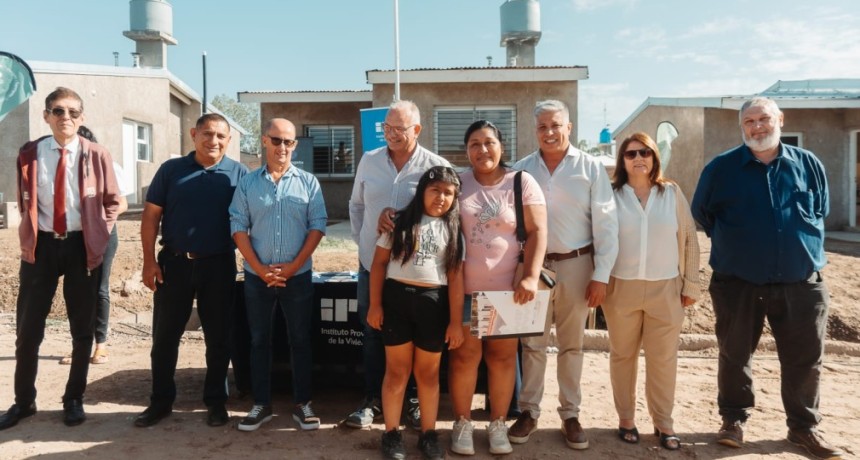 El Intendente de Tupungato dio respuesta a un reclamo histórico y entregó 18 nuevas viviendas.