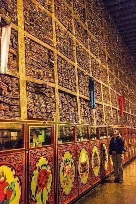 Biblioteca encontrada en el Tíbet que contiene 84.000 manuscritos secretos (libros)