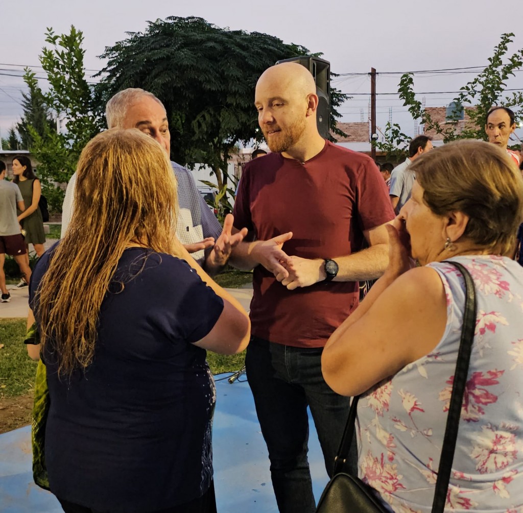 Allasino inauguró la Plaza del Barrio Mutual YPF de Carrodilla   