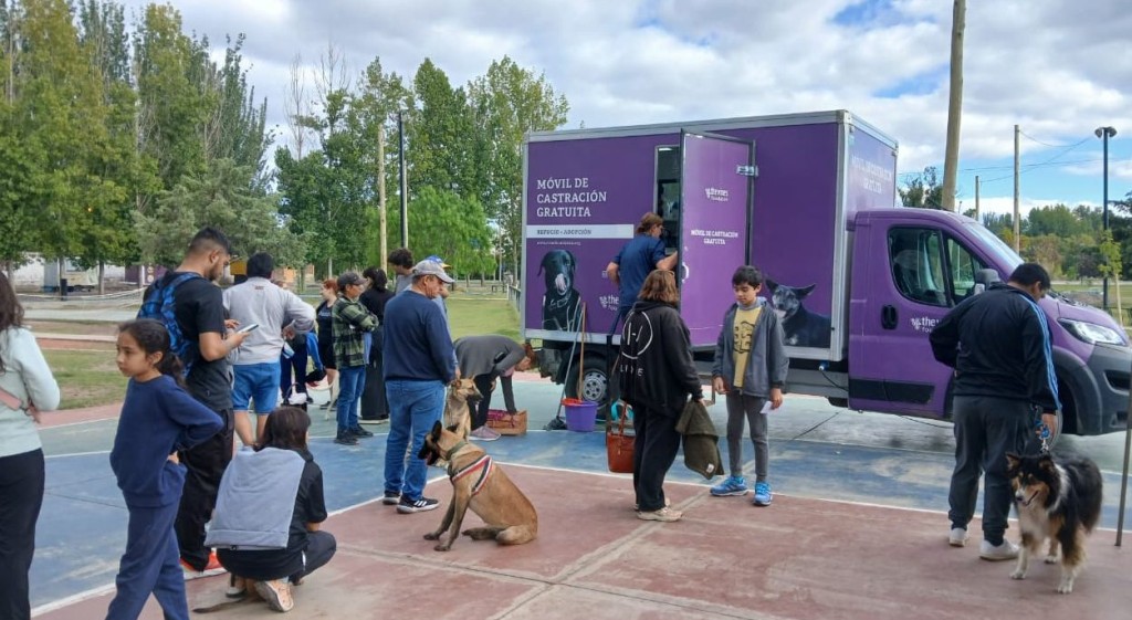 La veterinaria m&oacute;vil sigue recorriendo Tunuy&aacute;n