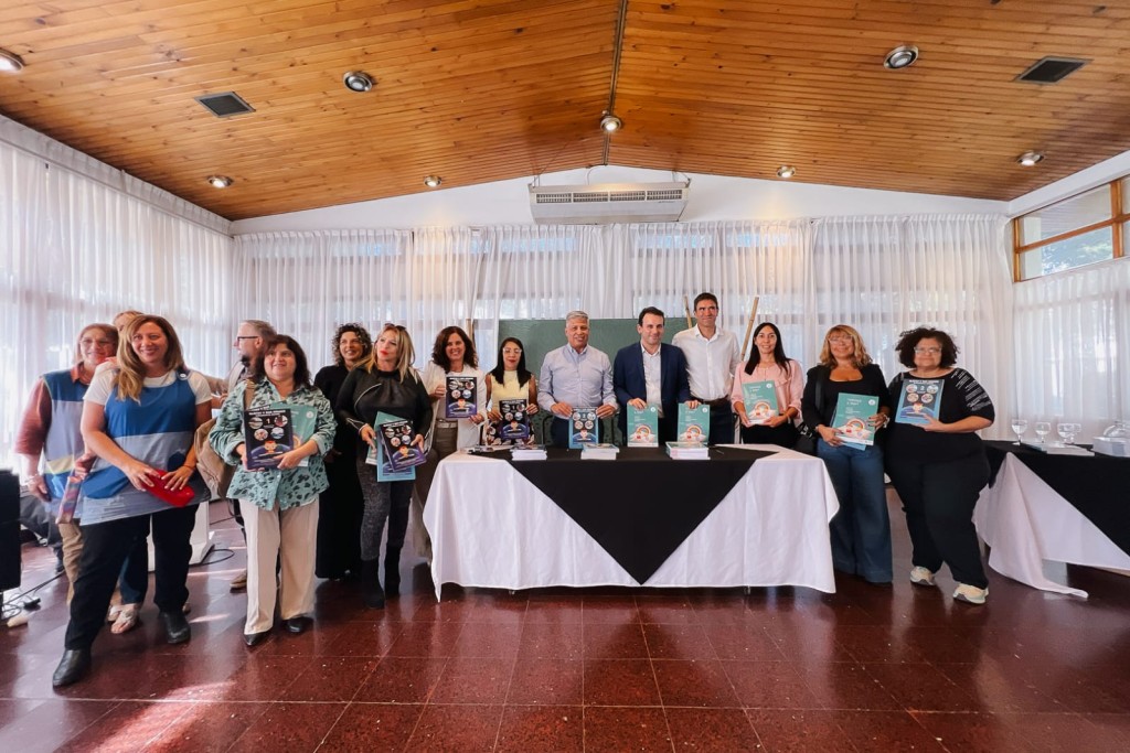 Tupungato fue sede de la firma de convenios educativos y entrega de m&aacute;s de 4200 libros de nivel inicial y primario para escuelas del Valle de Uco