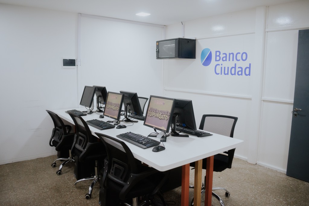 El Intendente Aguilera oficializ&oacute; la puesta en funcionamiento de la Sala de Inform&aacute;tica de Juventudes