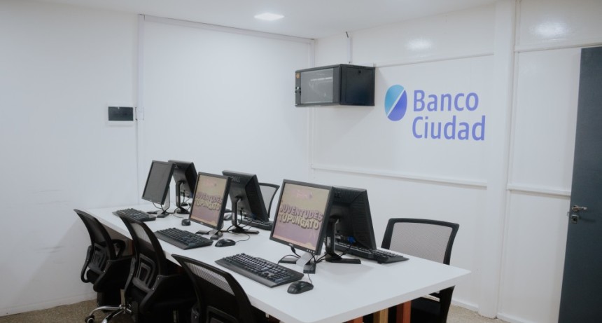 El Intendente Aguilera oficializ&oacute; la puesta en funcionamiento de la Sala de Inform&aacute;tica de Juventudes