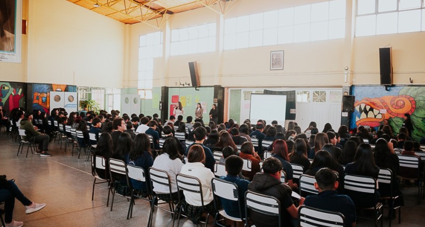 Escuelas Secundarias de Tupungato recibieron una Charla Informativa sobre Consecuencias Legales ante Conductas de Amenazas