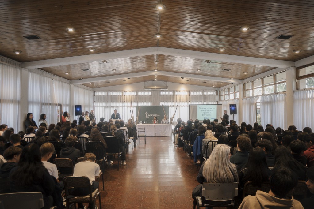 Más de 200 estudiantes tupungatinos asistieron al acto de inauguración de Charlas 