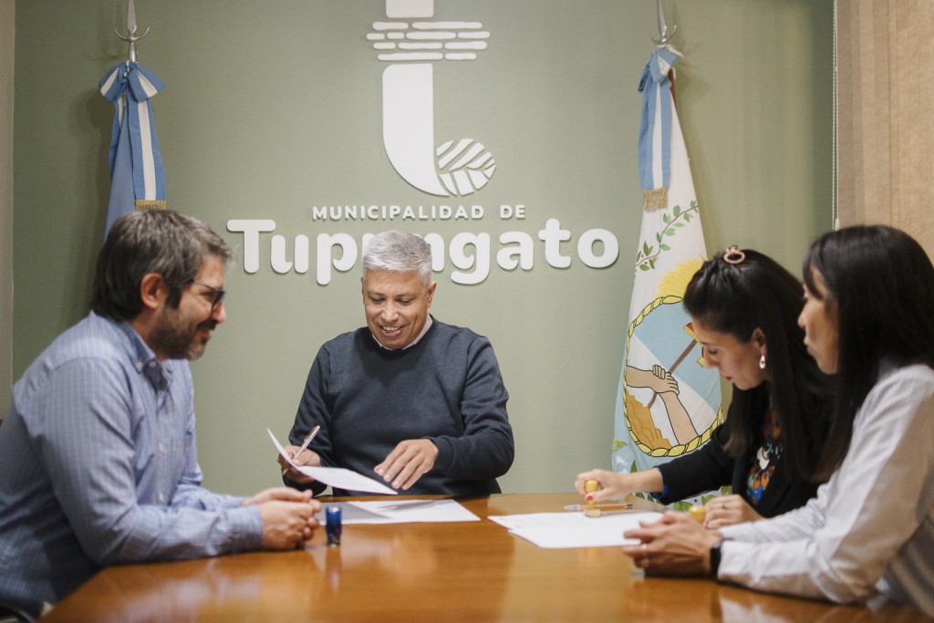 InvertiDasMente: la Escuela Camilo Carballo es la primera institución en recibir el Fortalecimiento Económico Educativo Municipal