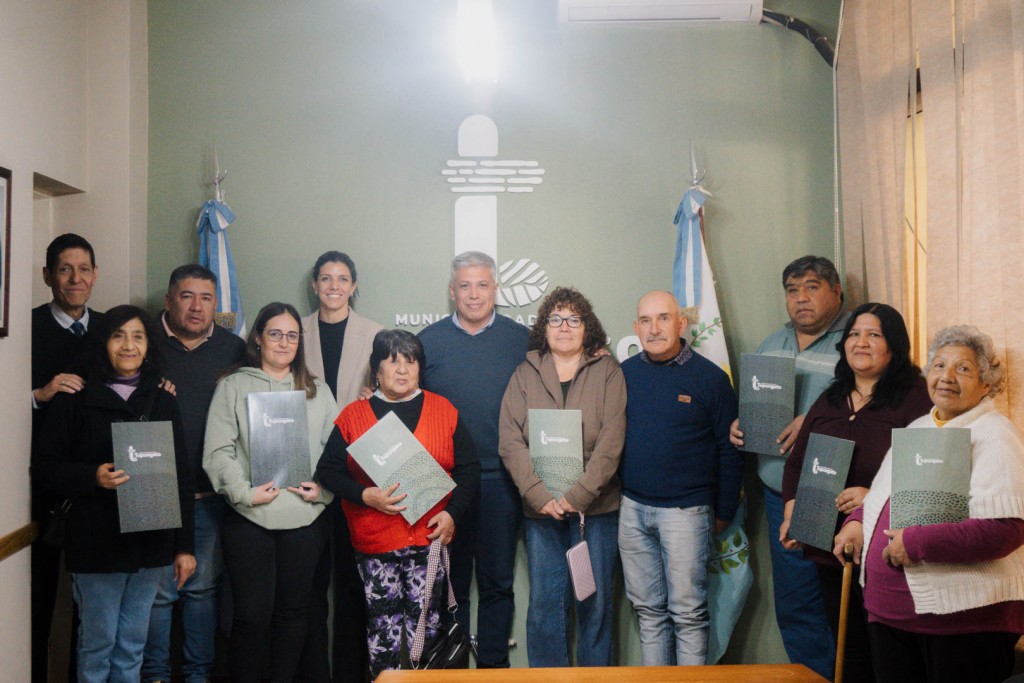 Siete familias escrituraron sus lotes del B° Las Parras del Loteo Tisa