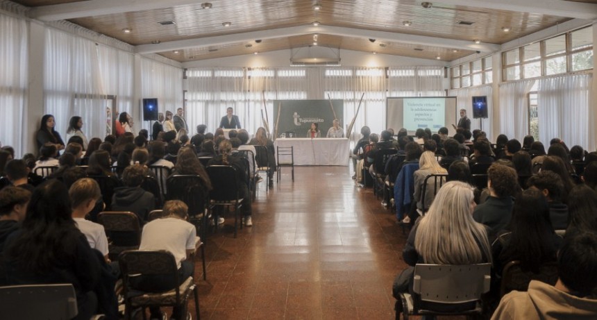 Más de 200 estudiantes tupungatinos asistieron al acto de inauguración de Charlas 
