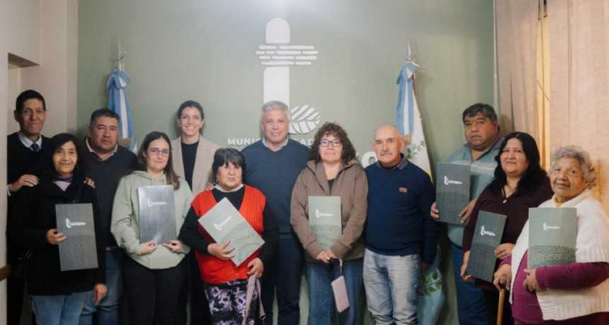 Siete familias escrituraron sus lotes del B° Las Parras del Loteo Tisa