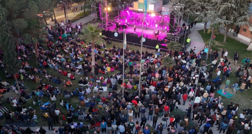 Más de 5 mil personas cantaron Viva la Patria en Luján
