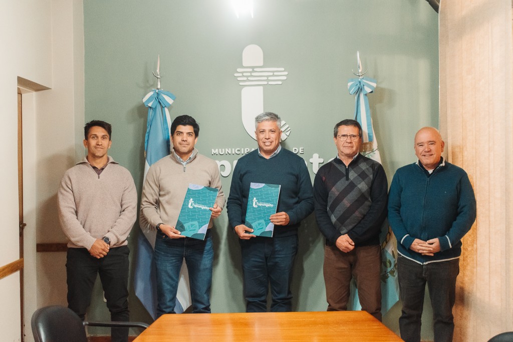 El Intendente Aguilera firm&oacute; el contrato para ejecutar el Acueducto Oeste y avanza una necesaria obra que ampl&iacute;a el sistema de agua potable de Tupungato