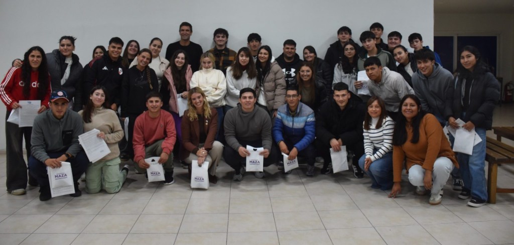 M&aacute;s oportunidades: 45 estudiantes recibieron una Beca Institucional para estudiar en la Universidad Maza