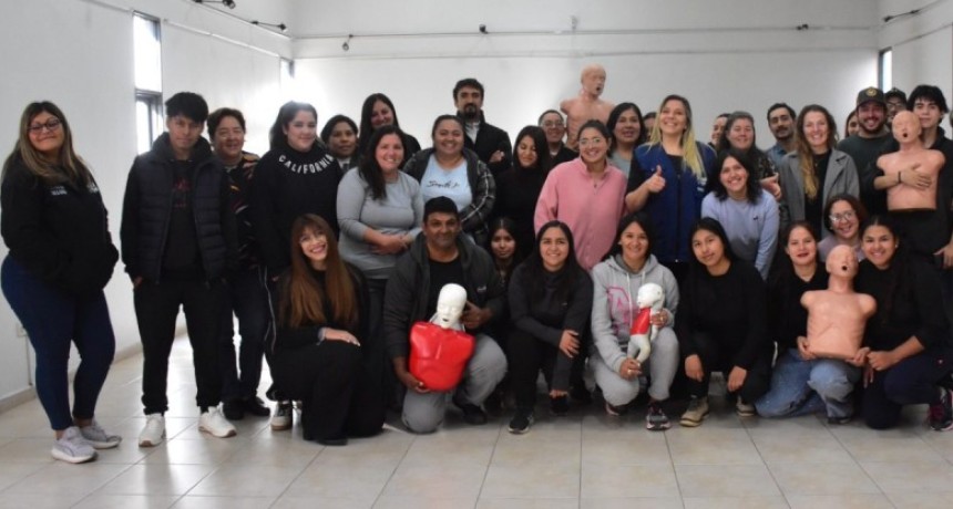 RCP y uso del DEA: M&aacute;s de 40 personas participaron de la capacitaci&oacute;n en Tunuy&aacute;n