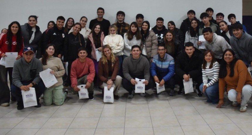 M&aacute;s oportunidades: 45 estudiantes recibieron una Beca Institucional para estudiar en la Universidad Maza
