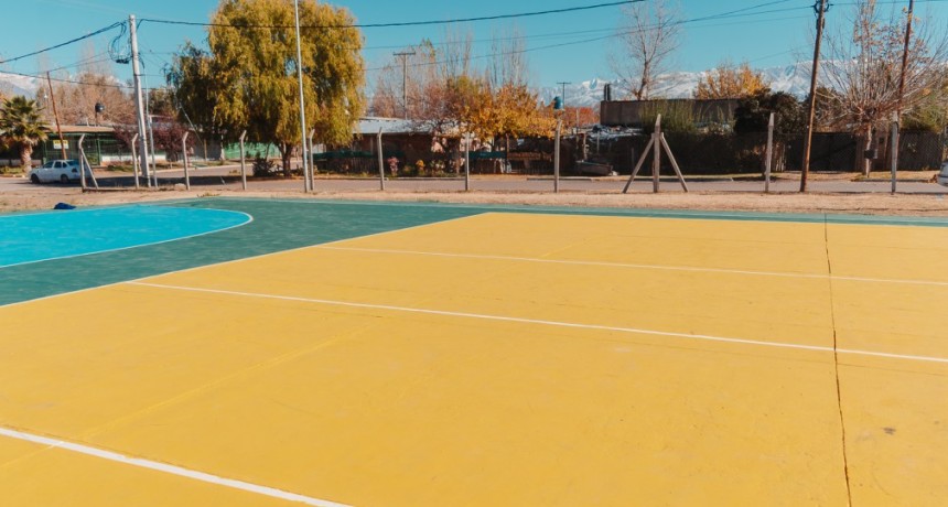 Obra de pintura y reacondicionamiento de playones deportivos distritales en Tupungato: finaliz&oacute; la primera etapa
