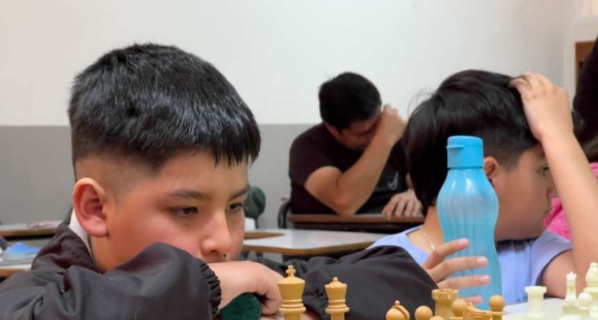 La Escuela de Ajedrez Pablo Agostinelli invita a un torneo abierto y celebra destacados logros provinciales