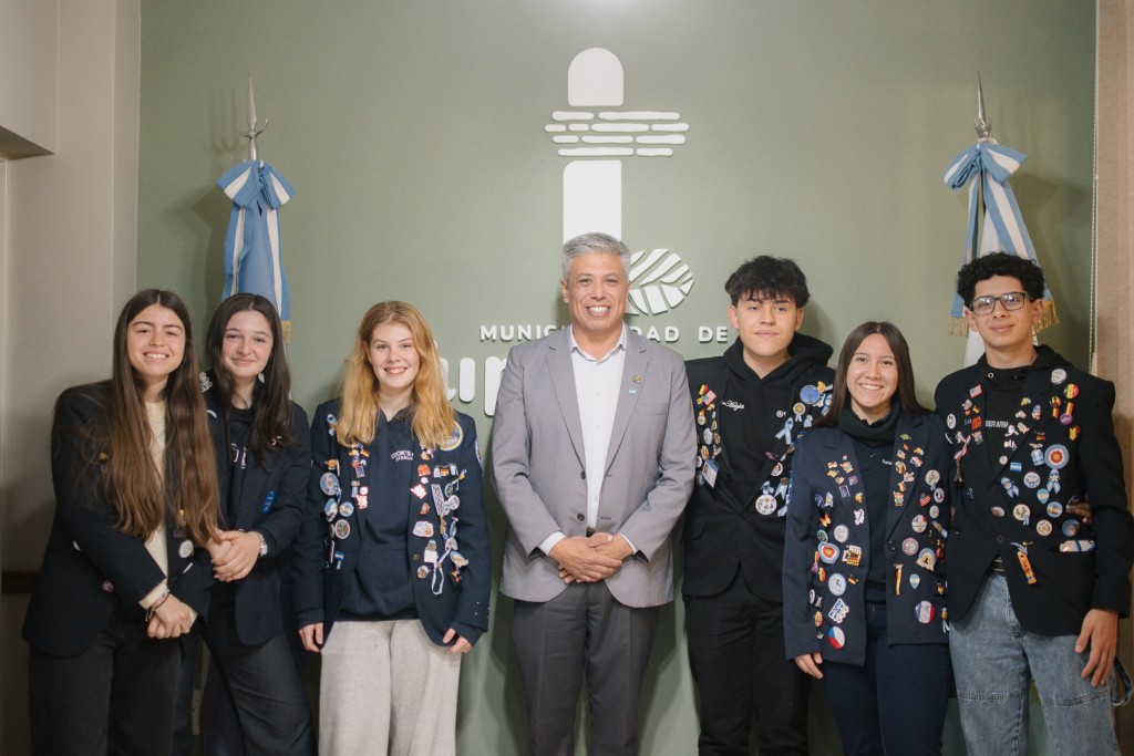 El Intendente Gustavo Aguilera distinguió a jóvenes del Valle de Uco que emprenderán una experiencia de intercambio con Rotary Internacional