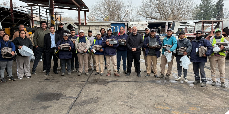 SAN CARLOS REALIZ&Oacute; LA ENTREGA DE INDUMENTARIA A TRABAJADORES MUNICIPALES