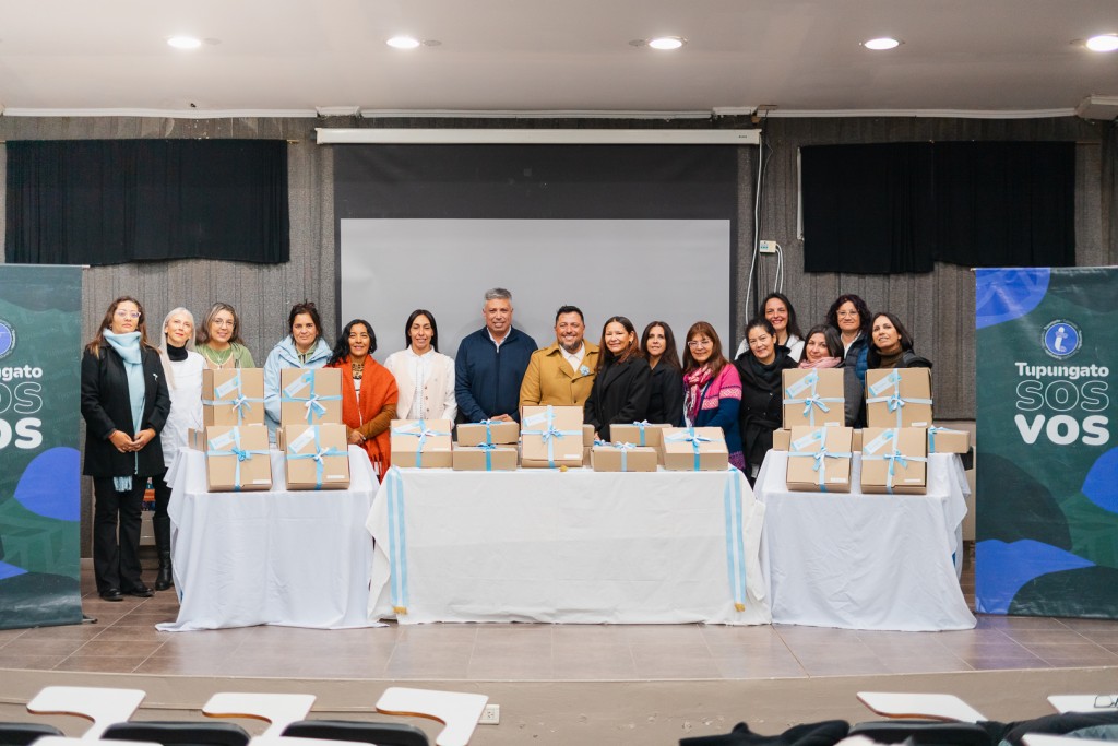 D&iacute;a de la Bandera: Tupungato acompa&ntilde;a a las escuelas entregando m&aacute;s de 800 bandas y certificados para los estudiantes que har&aacute;n la Promesa de Lealtad