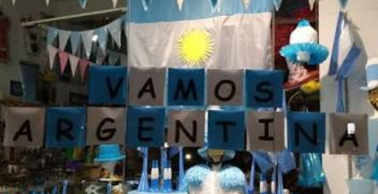 SAN CARLOS LANZA UN CONCURSO PARA VESTIR DE CELESTE Y BLANCO LOS COMERCIOS DEL DEPARTAMENTO.