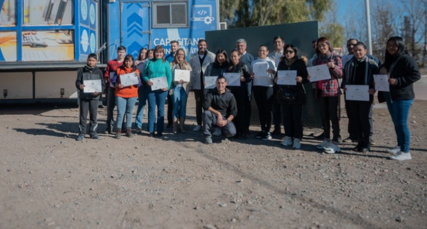 TUPUNGATO: EL AULA TALLER MÓVIL TIENE SUS PRIMEROS EGRESADOS DEL CURSO DE OPERADOR DE PC.