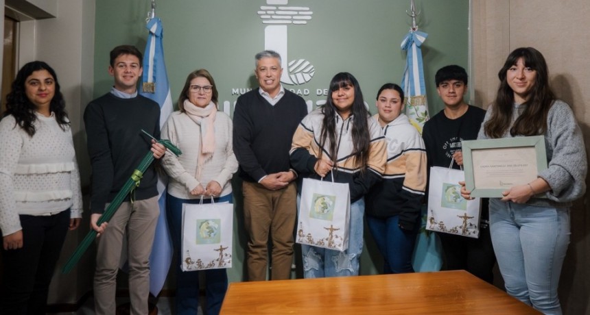 POR SUS BUENAS PRÁCTICAS AMBIENTALES LA MUNICIPALIDAD DE TUPUNGATO RECONOCIÓ A LA DOCENTE LAURA SANTINELLI Y AL ALMACÉN SALUDABLE 