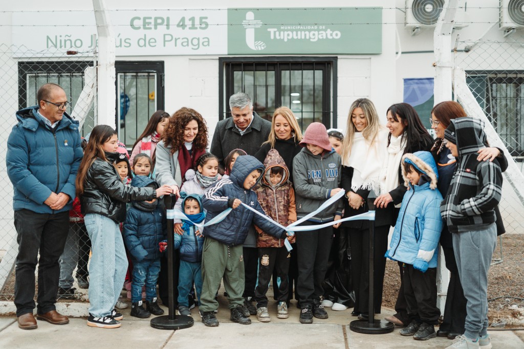  A 20 a&ntilde;os de su creaci&oacute;n se inaugur&oacute; la ampliaci&oacute;n y remodelaci&oacute;n del CEPI "Ni&ntilde;o Jes&uacute;s de Praga" de Villa Bast&iacute;as  