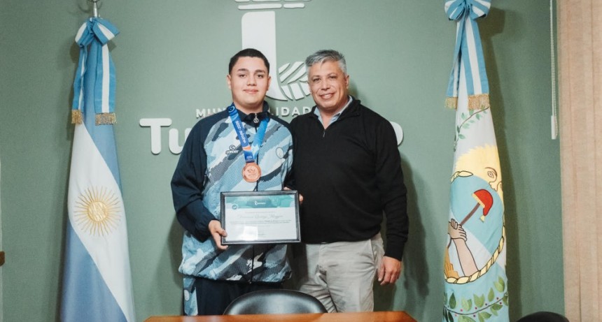El deportista Francesco Quiroga Maggini agradeci&oacute; al Intendente Gustavo Aguilera por el acompa&ntilde;amiento del municipio en su carrera