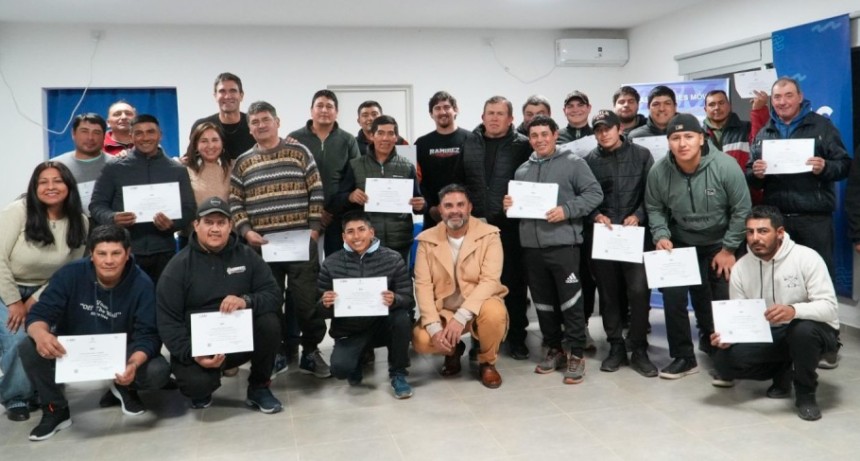M&aacute;s de 40 estudiantes recibieron sus certificados del Taller de Mec&aacute;nica B&aacute;sica en Villa Seca