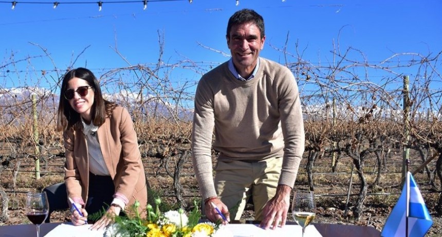 La Municipalidad de Tunuyán y Wines Of Argentina  firmaron un importante convenio para promover la sostenibilidad en el sector vitivinícola y enoturístico.