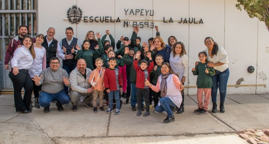 SAN CARLOS: EL INTENDENTE MORILLAS VISITO LA ESCUELA DE LA JAULA.