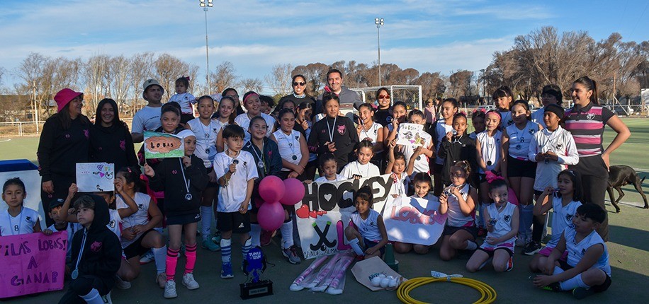 TUNUYÁN: Encuentro de escuelas de hockey: cierre del primer semestre con más de 400 participantes