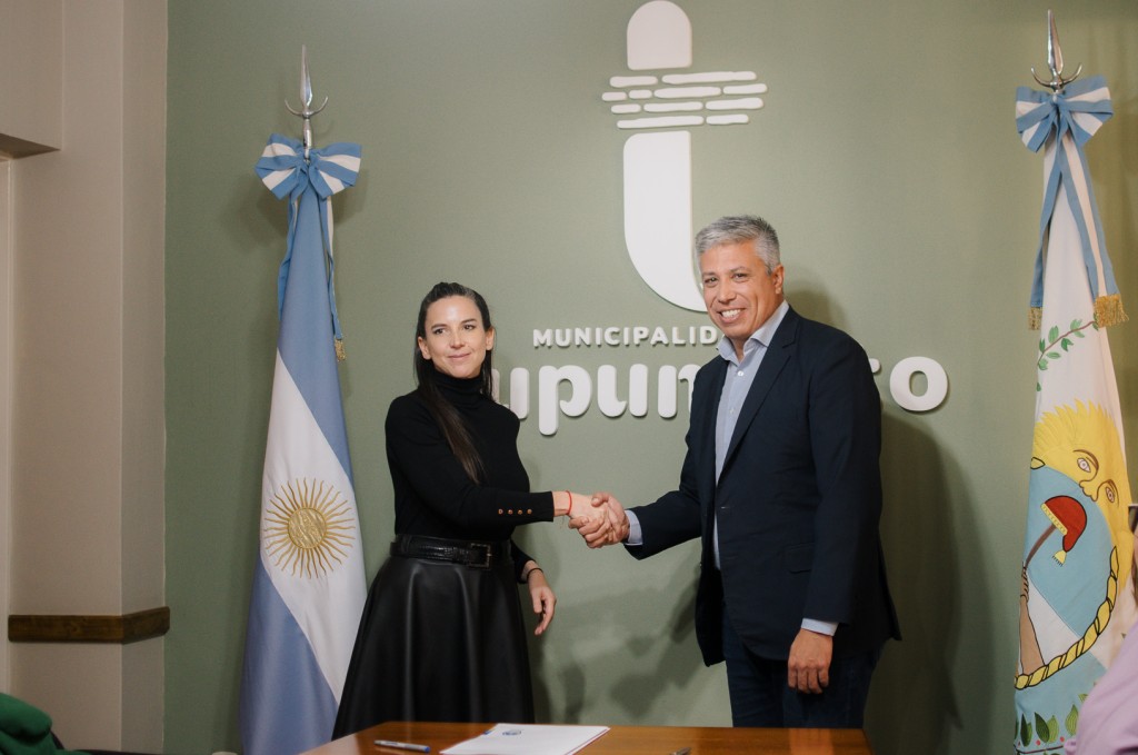 El Intendente Aguilera y la Ministra de Seguridad y Justicia de Mendoza firmaron un Convenio integral de cooperación y presentaron nuevos móviles para Tupungato