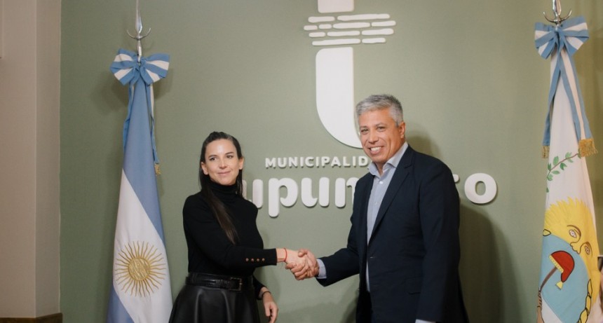 El Intendente Aguilera y la Ministra de Seguridad y Justicia de Mendoza firmaron un Convenio integral de cooperación y presentaron nuevos móviles para Tupungato