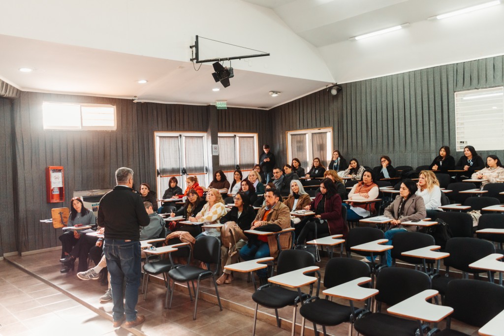 El Intendente Gustavo Aguilera oficializ&oacute; la segunda edici&oacute;n del fortalecimiento econ&oacute;mico "InvertiDasMente" para seguir apoyando a las instituciones educativas de Tupungato