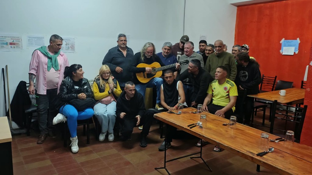 EL REFUGIO DE LA ESPERANZA EN LA CANCHA DEL CLUB INDEPENDIENTE RIVADAVIA