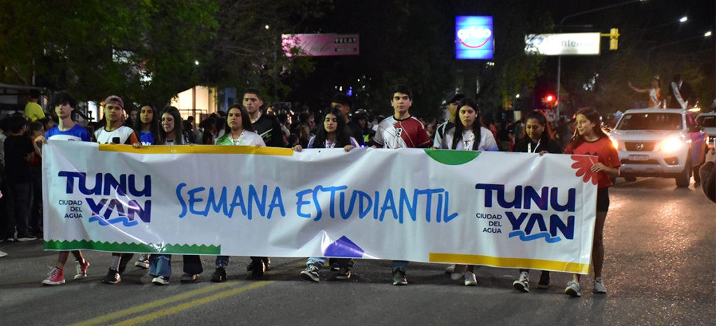 En medio de una multitud,Tunuyán cerró la semana estudiantil 2024.