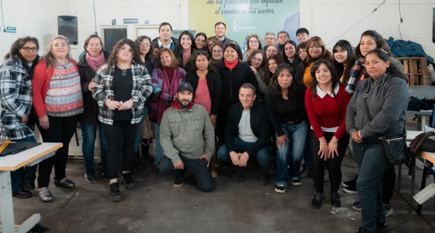 30 EMPRENDEDORES QUE SE CAPACITAN EN EL POLO TEXTIL TUPUNGATO RECIBIRÁN UN INCENTIVO ECONÓMICO MEDIANTE EL PROGRAMA PRE ENLACE PLUS 