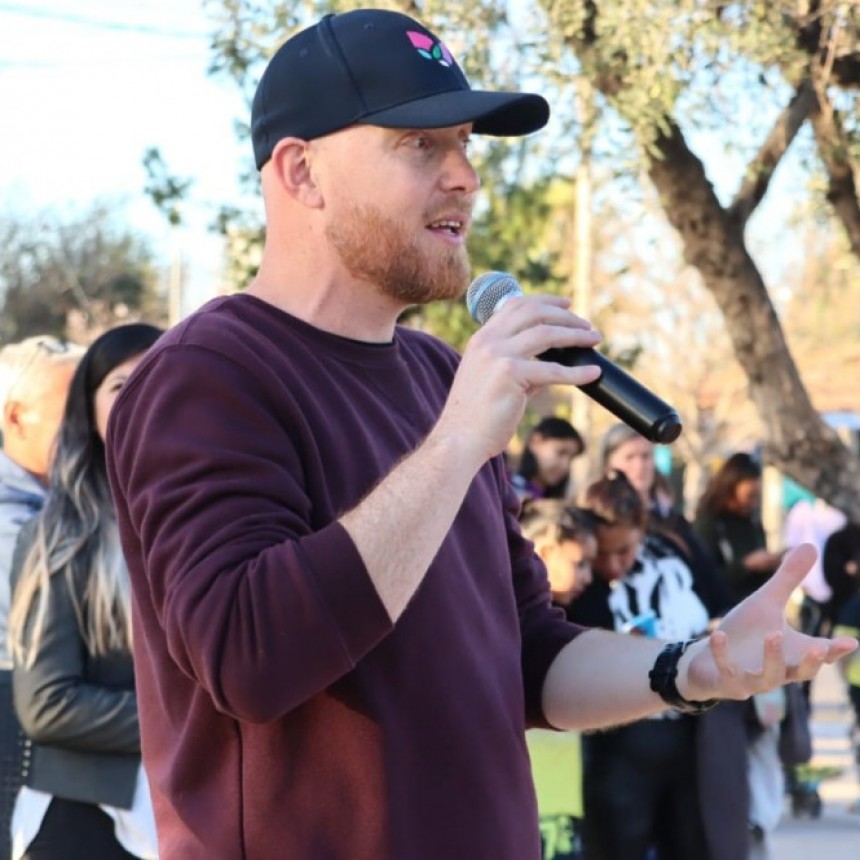 Allasino inauguró la Plaza Las Tinajas de Vistalba.