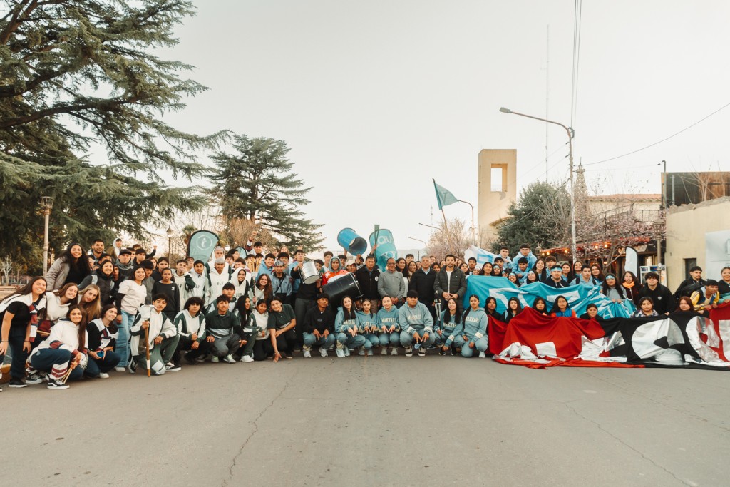 La antorcha encendida por las Promos dio Apertura a Tupungato Estudiantil 2025