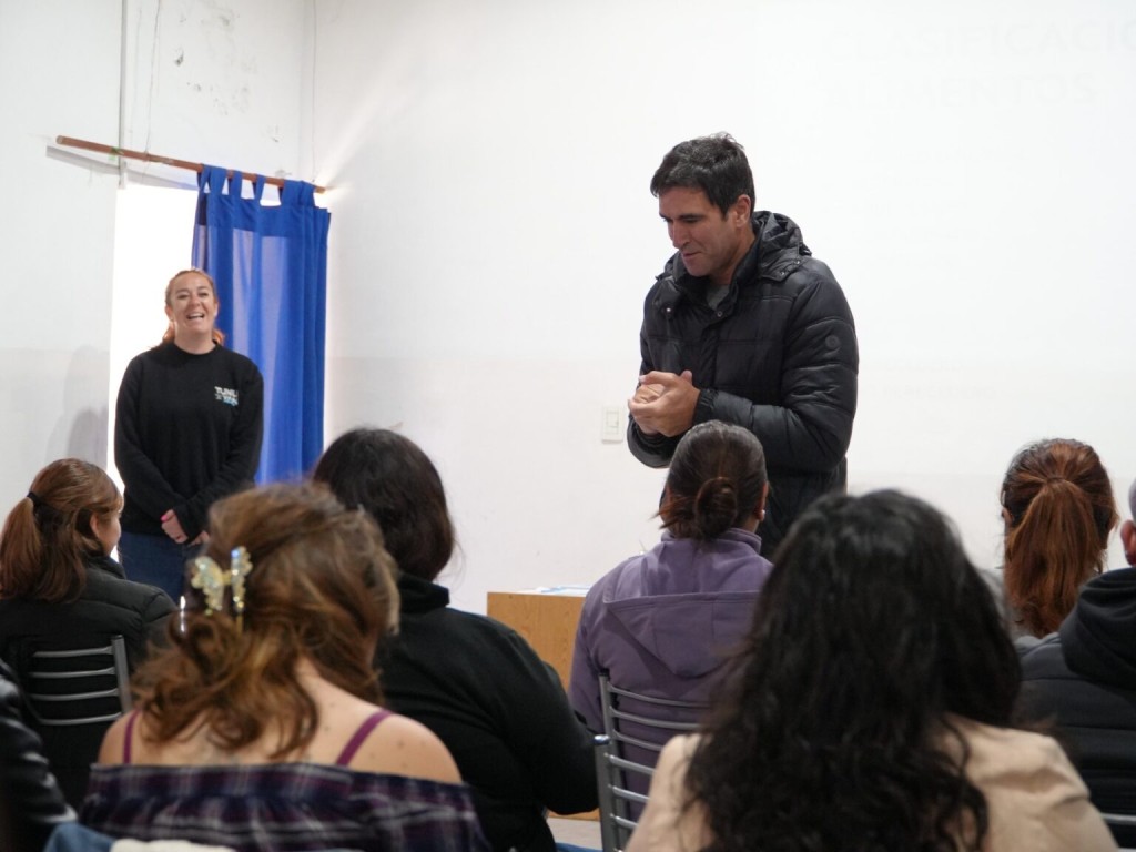 Curso de Manipulaci&oacute;n de Alimentos para Galpones de Empaque
