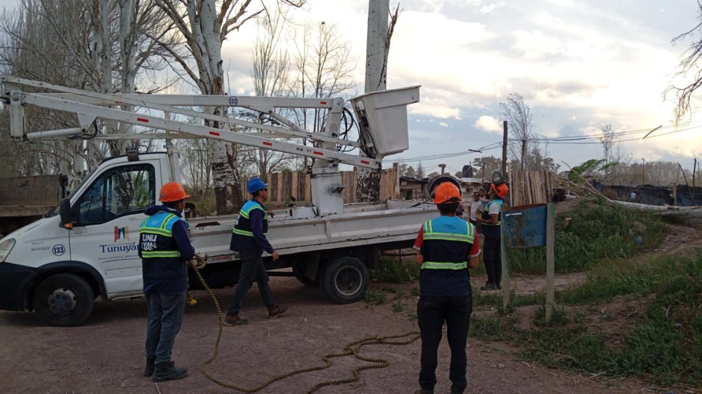 Tunuy&aacute;n coordin&oacute; tareas de despeje y monitoreo ante los efectos del viento Zonda
