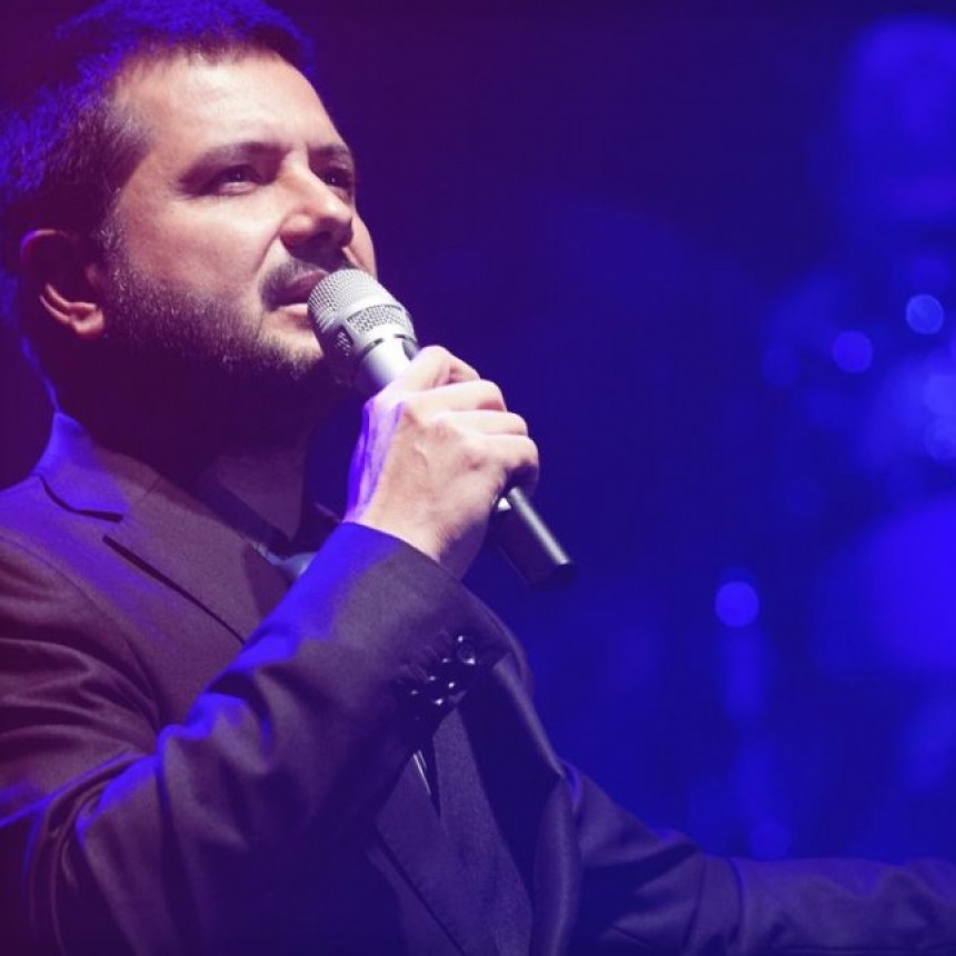Jorge Rojas - de una niñez muy humilde al éxito internacional. Humildad que nunca perdió.-