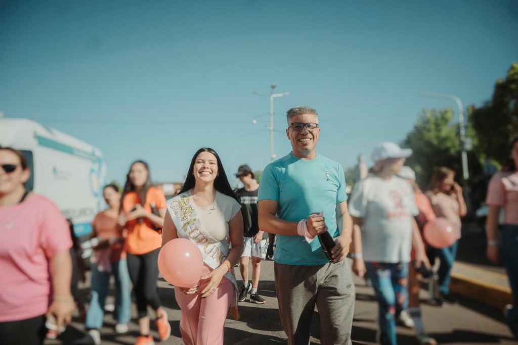 LA CAMINATA ROSA DE TUPUNGATO MOTIVÓ A MÁS DE 100 PERSONAS A RECORRER LA CIUDAD CONCIENTIZANDO SOBRE EL CÁNCER DE MAMA