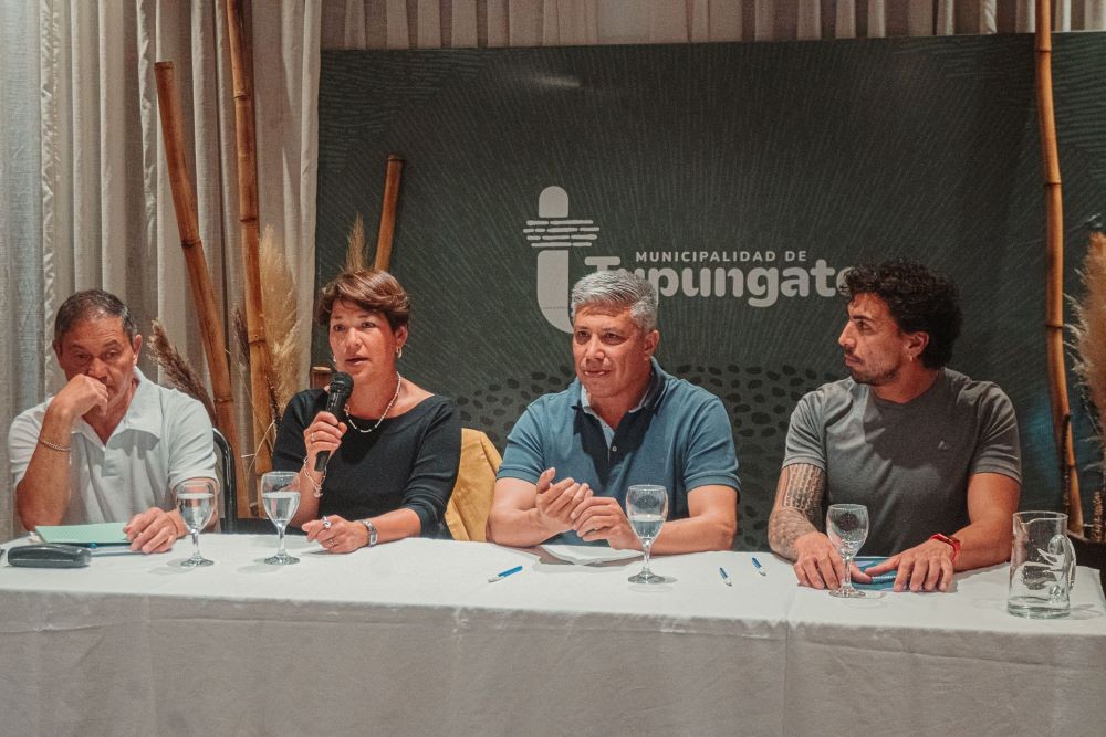 El Intendente Aguilera junto a la Fundación Lucila Bombal oficializaron la entrega de subsidios económicos a las Escuelitas de Fútbol Infantil que integran la Liga Municipal Tupungato