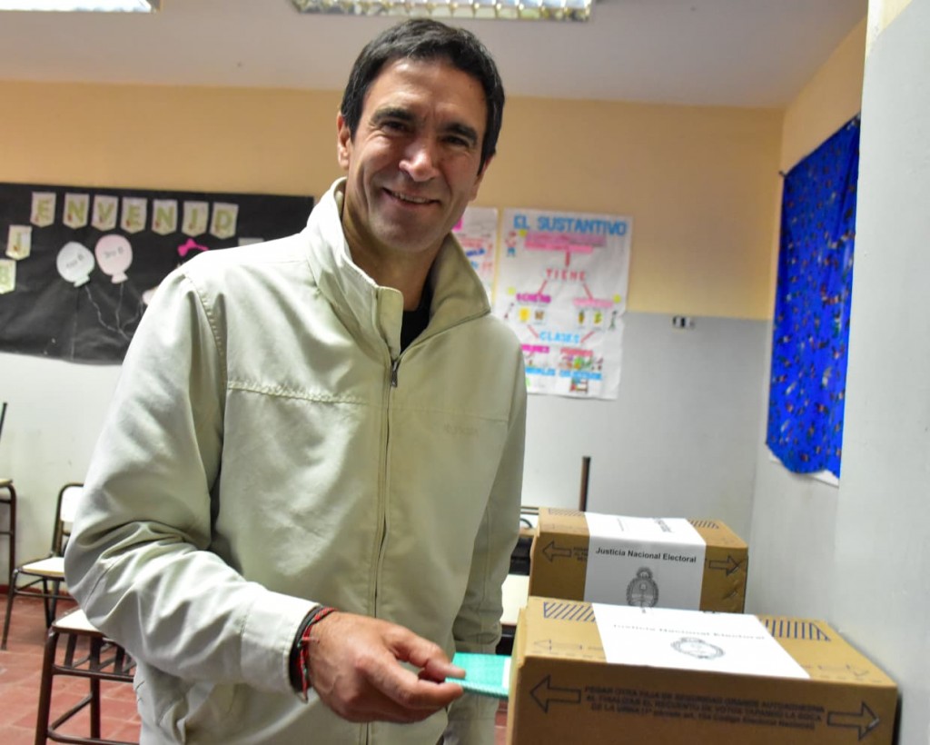 “La política es hoy, cuidemos lo nuestro”: Emir Andraos votó en Tunuyán y llamó a seguir transformando el departamento